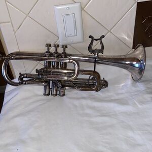 RARE HTF vintage J.W. York and Sons cornet with mouthpiece and lyre 1912